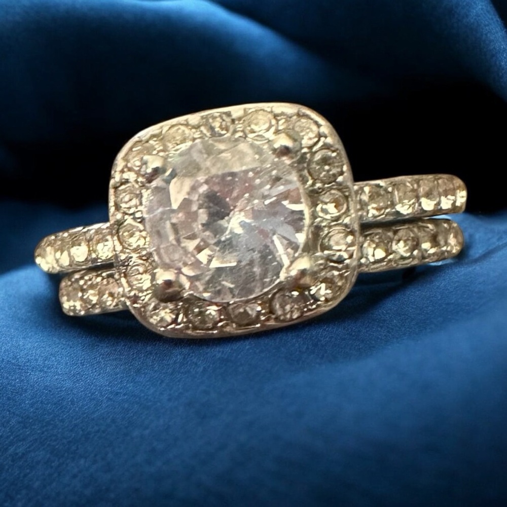 NWOT Silver Halo Diamond Ring Set with Split Shank Sz 7